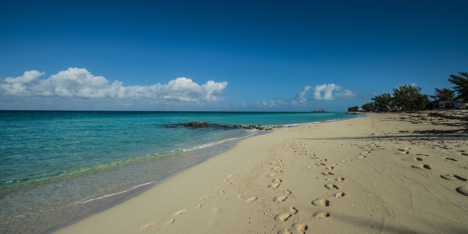 Tranquil beach and turquoise waters in Bimini, a new Azamara Bahamas cruise destination
