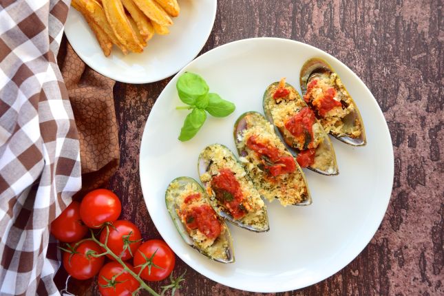 Ligurian stuffed mussels with tomato and breadcrumbs