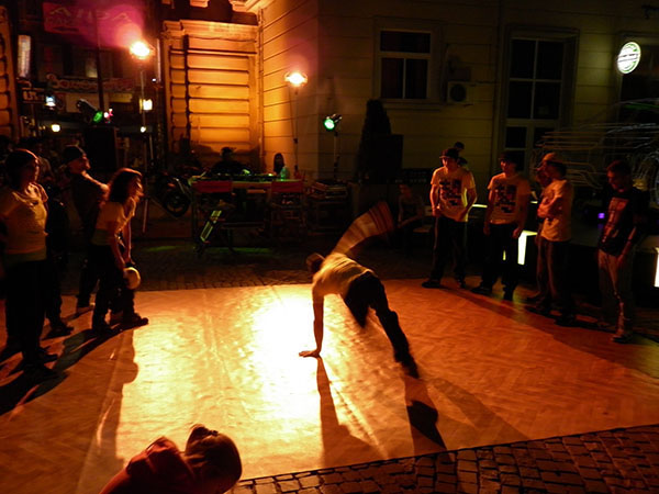 Lee Abbamonte Street Performers Bucharest
