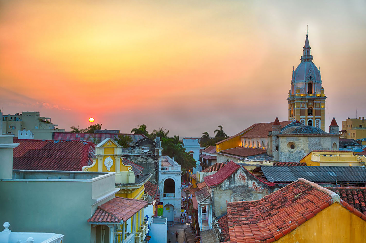 Sunset over the Basílica Santa Catalina de Alejandría in Cartagena