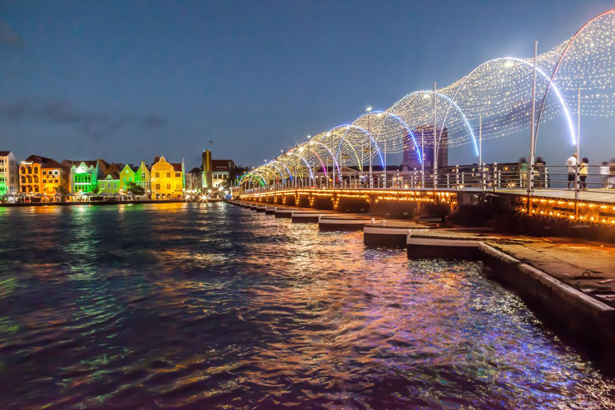 Queen Emma Bridge in Willemstad
