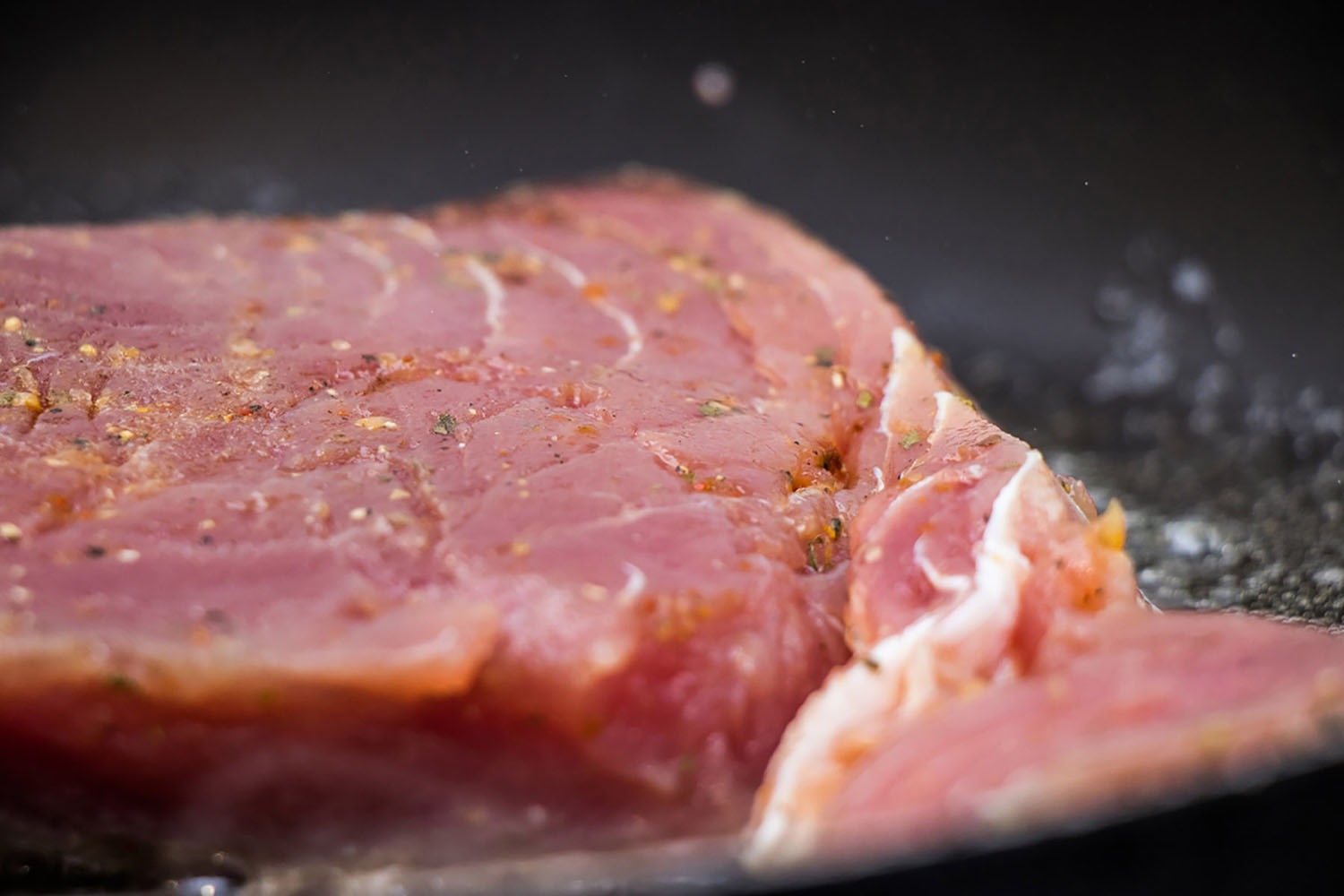 Red tuna in the pan