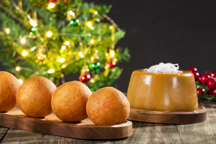 Buñuelo and natilla Colombian cuisine - Christmas tradition