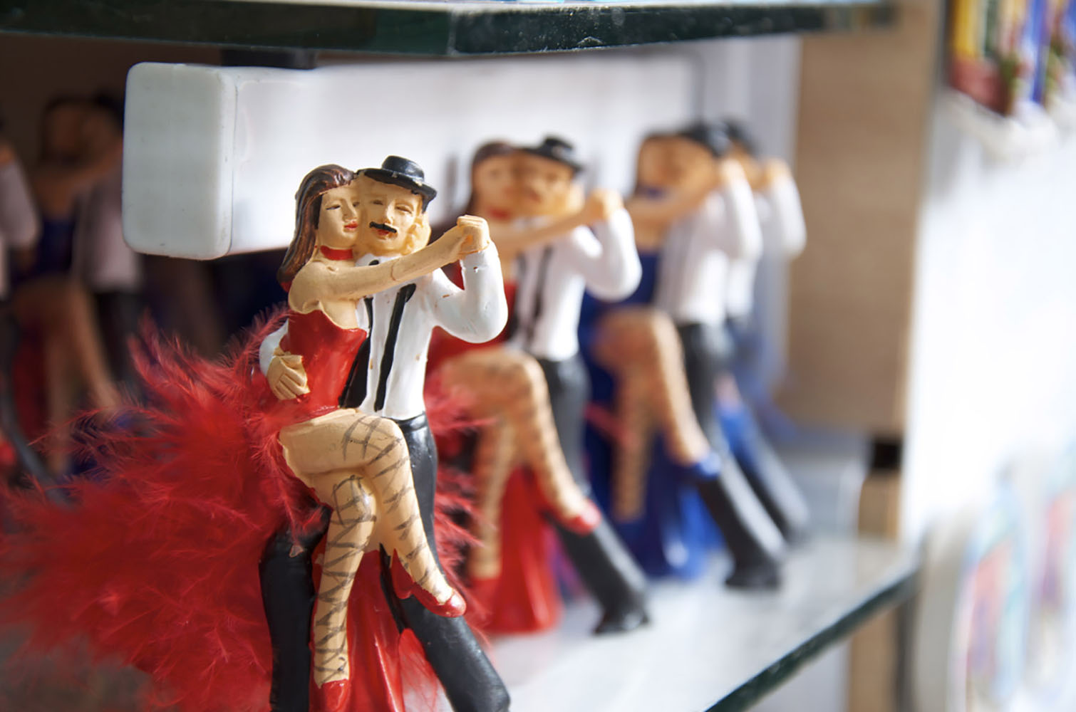 Figurines depicting salsa dancers in Buenos Aires