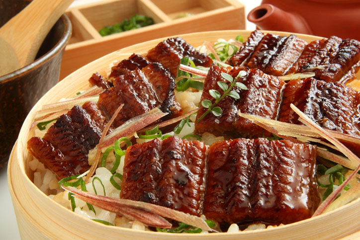 Chopped kabayaki eel on rice