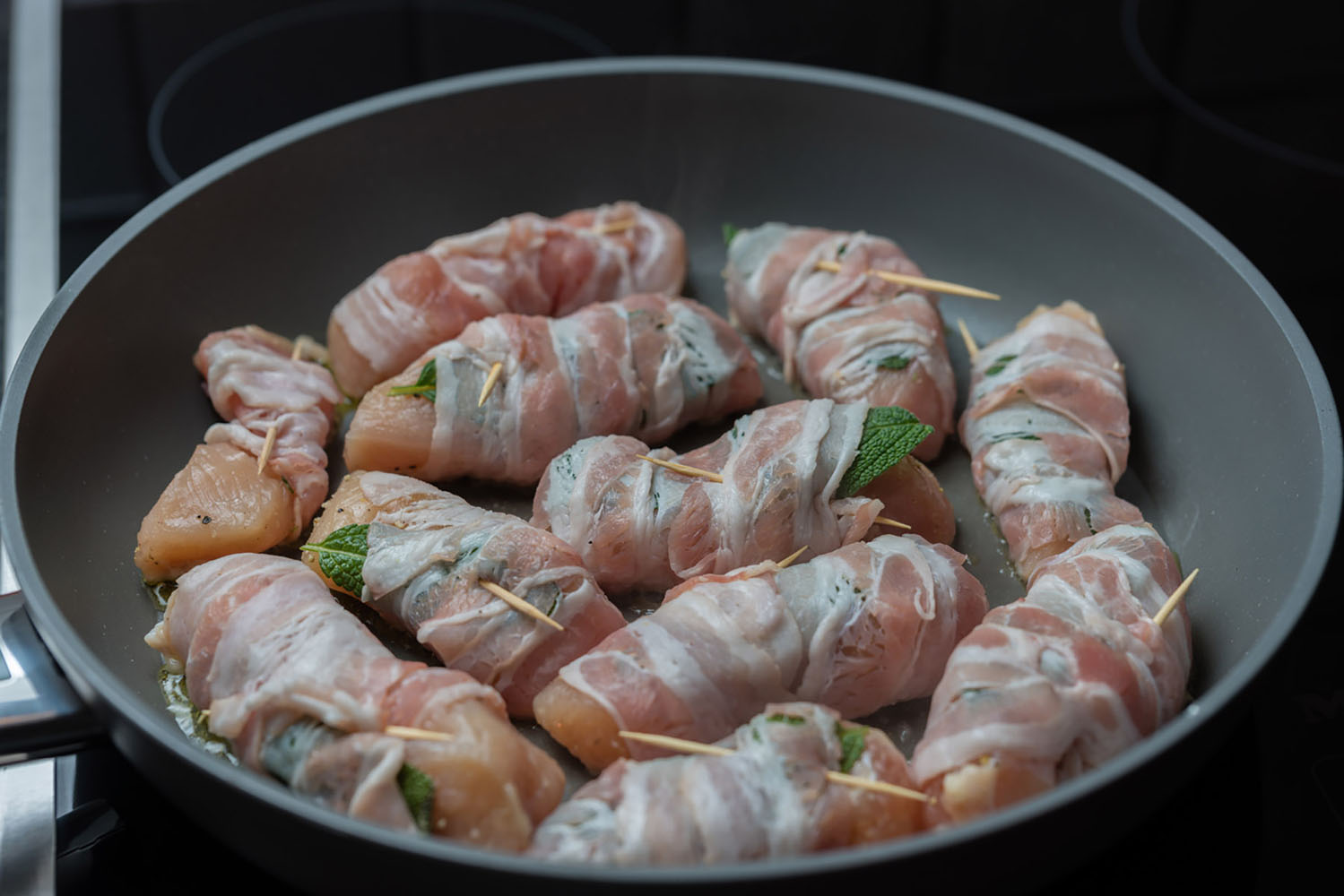 Saltimbocca in a pan