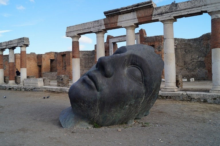 Pompeii head statue